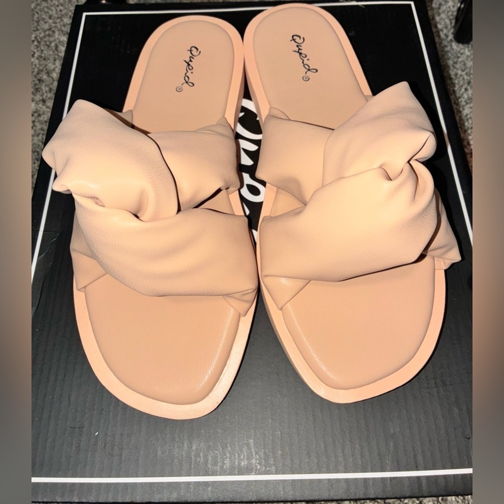 💰NEW Qupid Blush Pink Sandals Slides Size 7.5 Preppy Beach Clean Girl